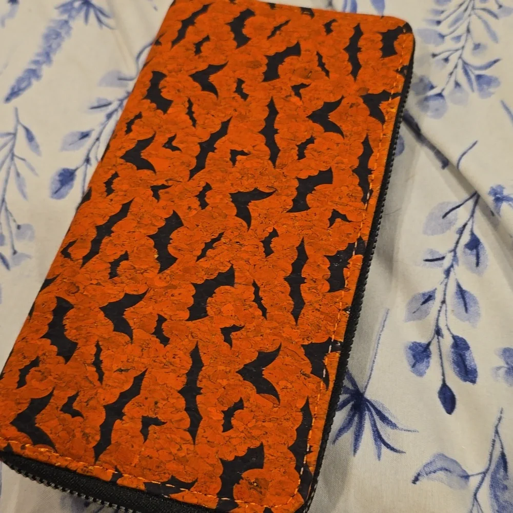 ❤️5/$25 Nwot Orange and Black Bat Pattern Wallet